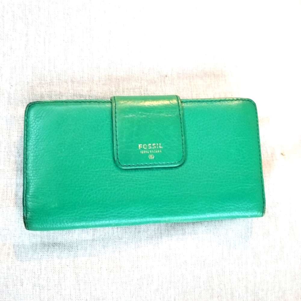 Fossil checkbook wallet in green leather